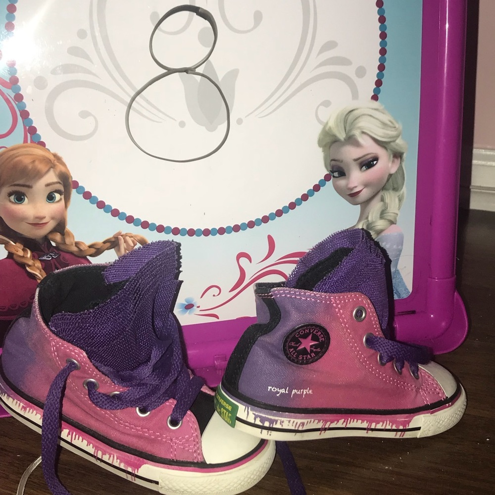 Size 8 Converse sneaks